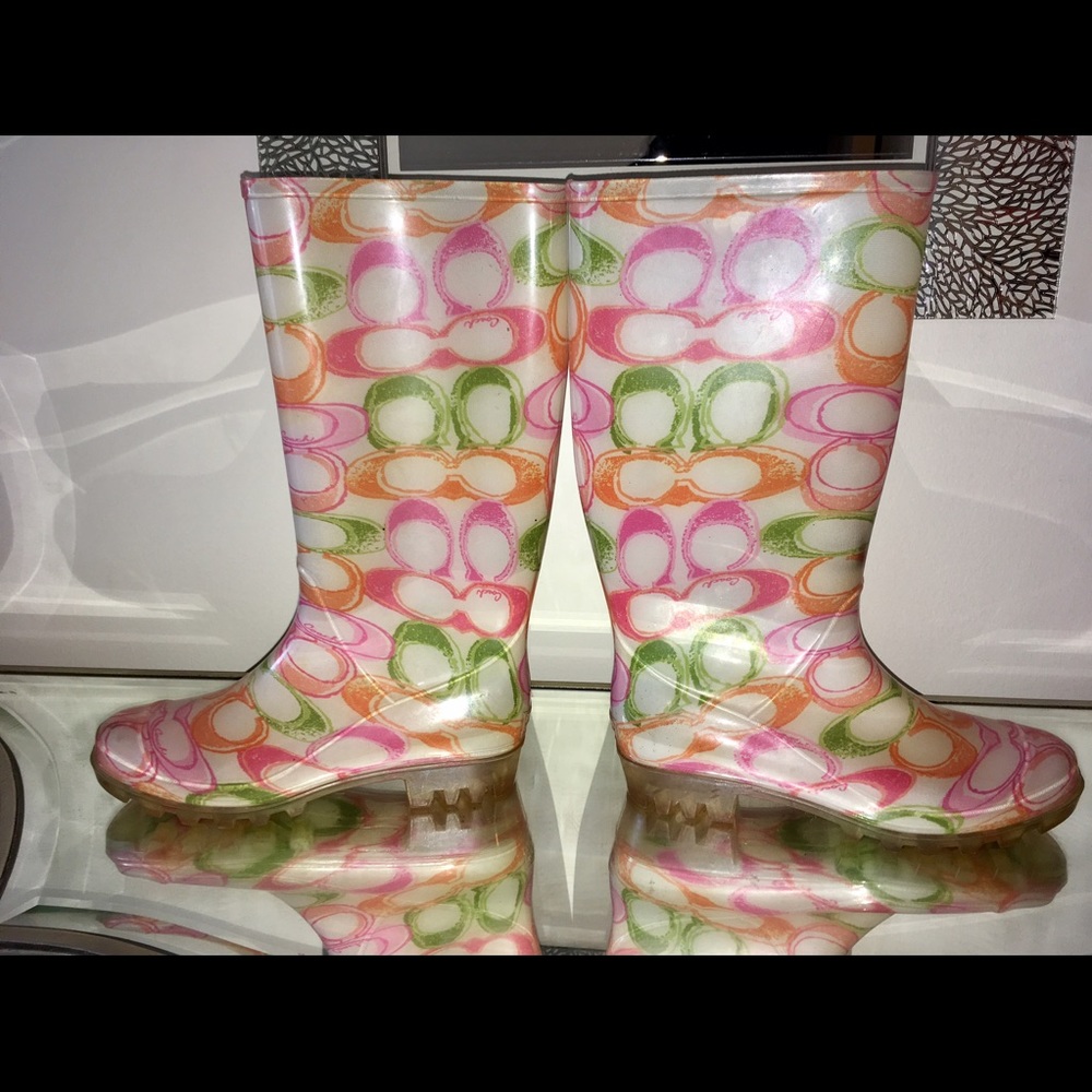 Coach rain boots! Bundle/save with matching purse!