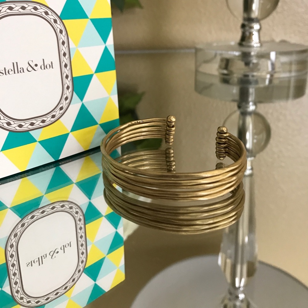 2 hr Sale! Stella & Dot Quinn Cuff