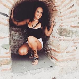 Meet your Posher, Violeta