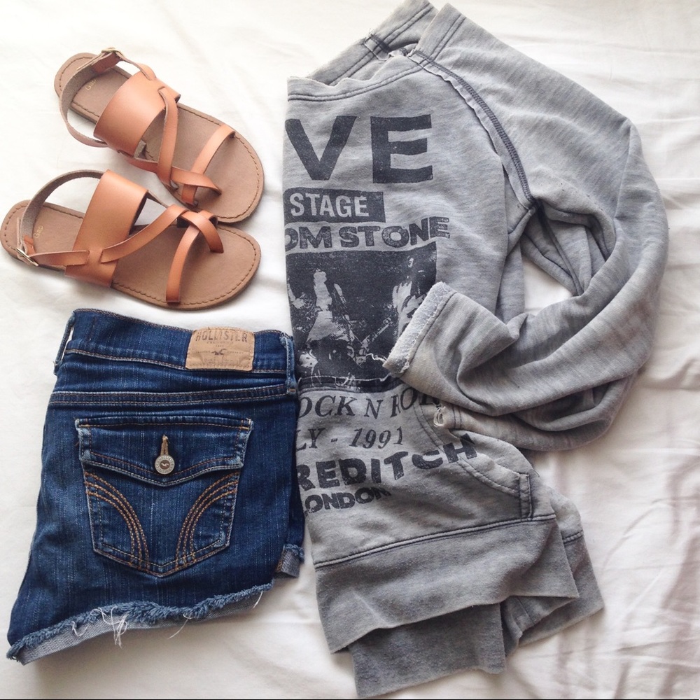 Dark Denim Hollister Cut-off Shorts♡