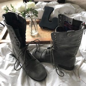 Madden Girl lace up boots🖤