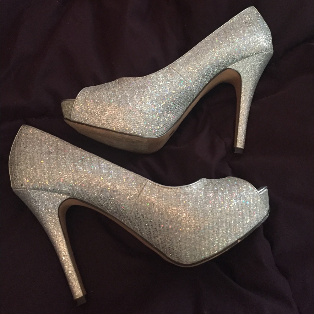 Silver Glitter Peep-Toe Pumps