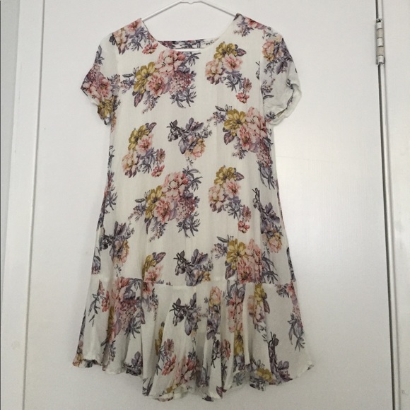 Altar'd State Dresses & Skirts - Floral casual dress w/ Pockets