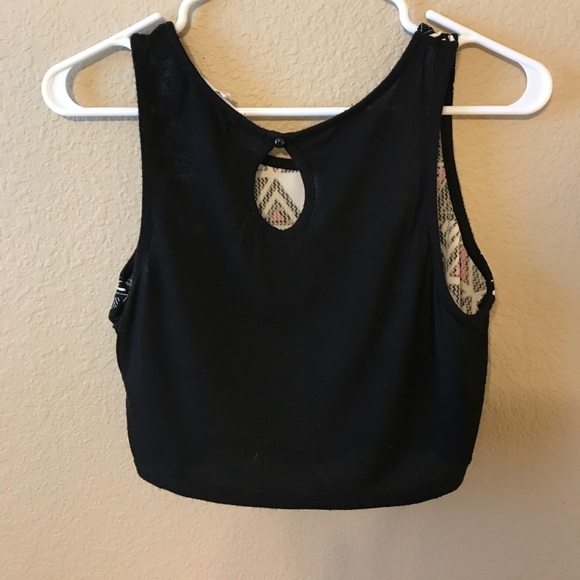 Triangle Pattern Crop Top - Picture 2 of 3
