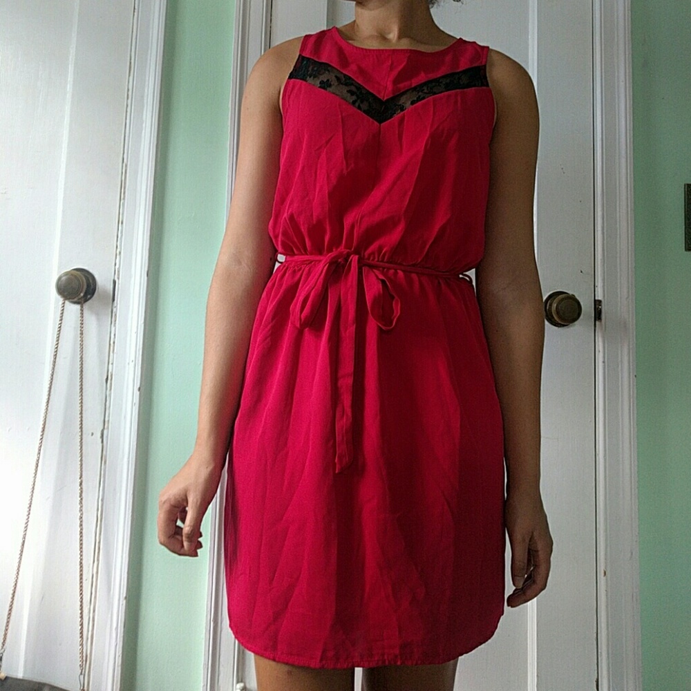 Above the knee dress with lace accent