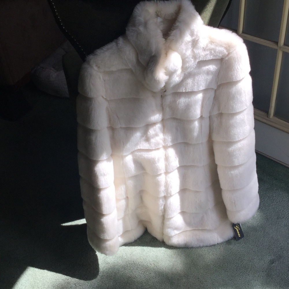 Super soft Faux fur white Guess coat