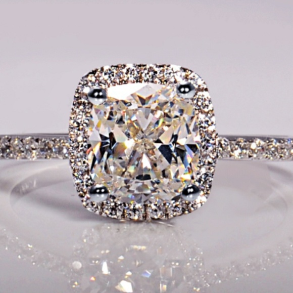 Jewelry - Gorgeous 2 CTW CZ set in .925 Sterling Silver