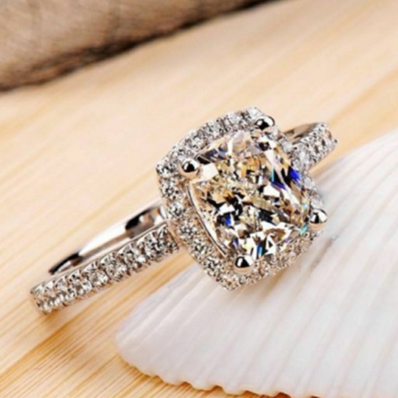 Gorgeous 2 CTW CZ set in .925 Sterling Silver - Picture 2 of 7