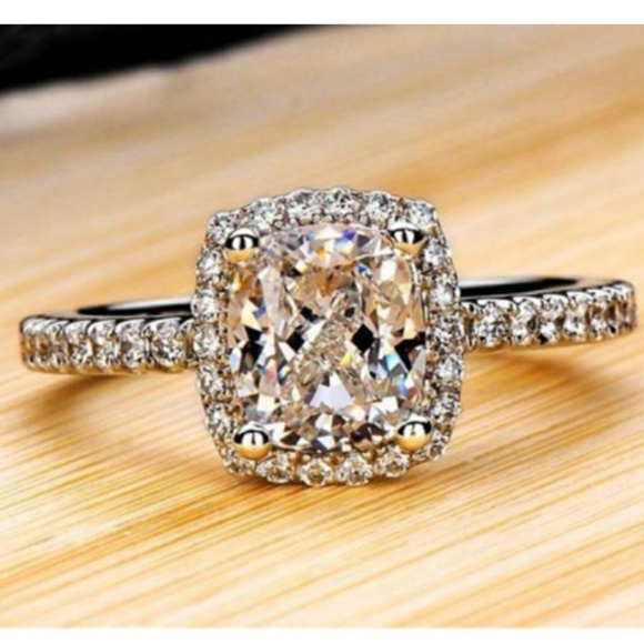 Gorgeous 2 CTW CZ set in .925 Sterling Silver - Picture 3 of 7