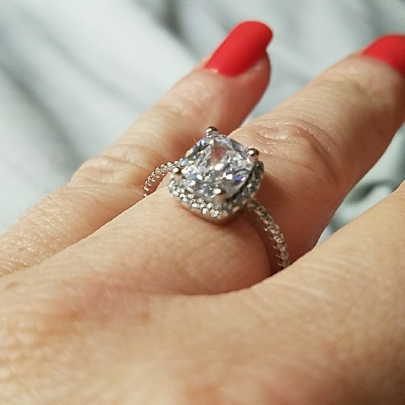 Gorgeous 2 CTW CZ set in .925 Sterling Silver - Picture 6 of 7