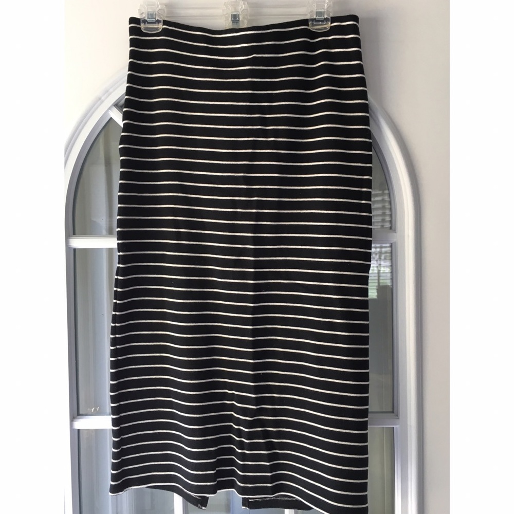 Mid-length pencil skirt ‼️NWT‼️