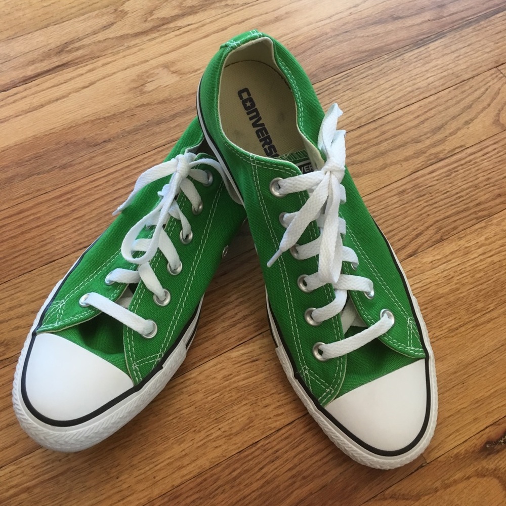 Like new green Converse!!! Size 9 (men's 7)