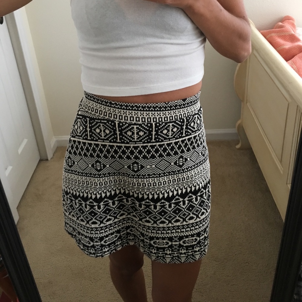 Black and white printed skirt