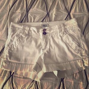 Buckle White Molly Shorts