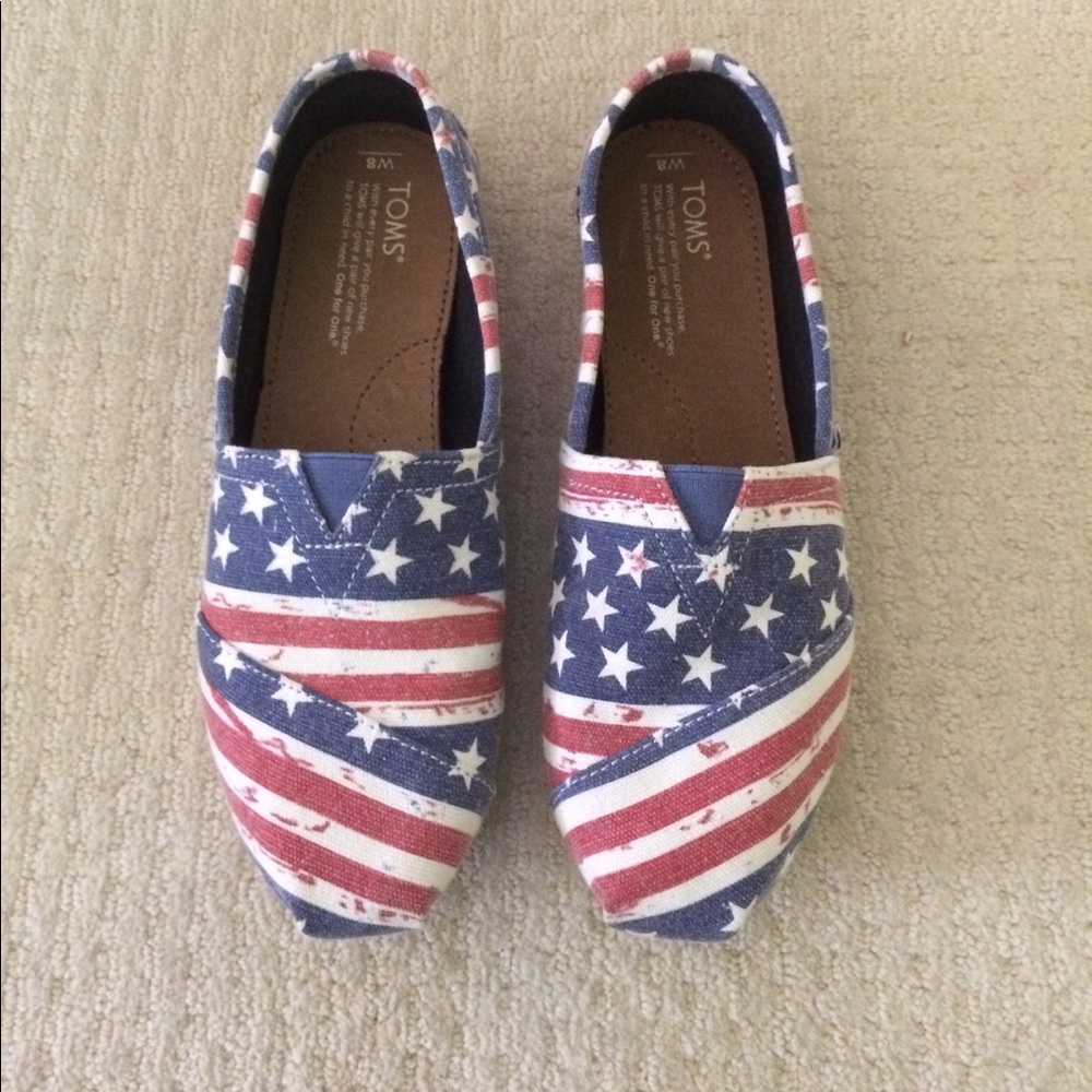 Gently used 4th of July Toms! Size 8