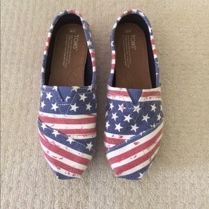 Gently used 4th of July Toms! Size 8