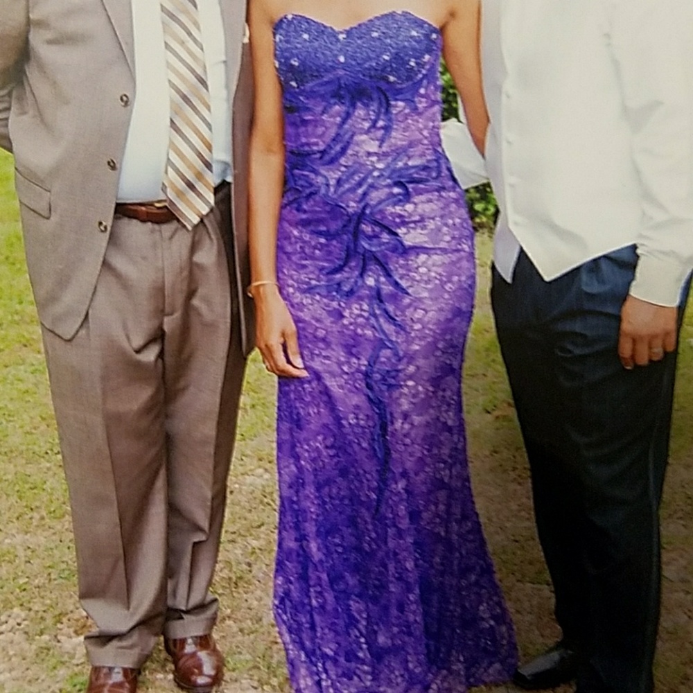 Evening Gown - Picture 7 of 7