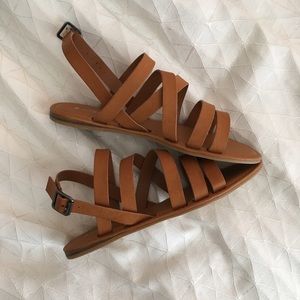 NEW • Brown strap sandals • Super Comfy!