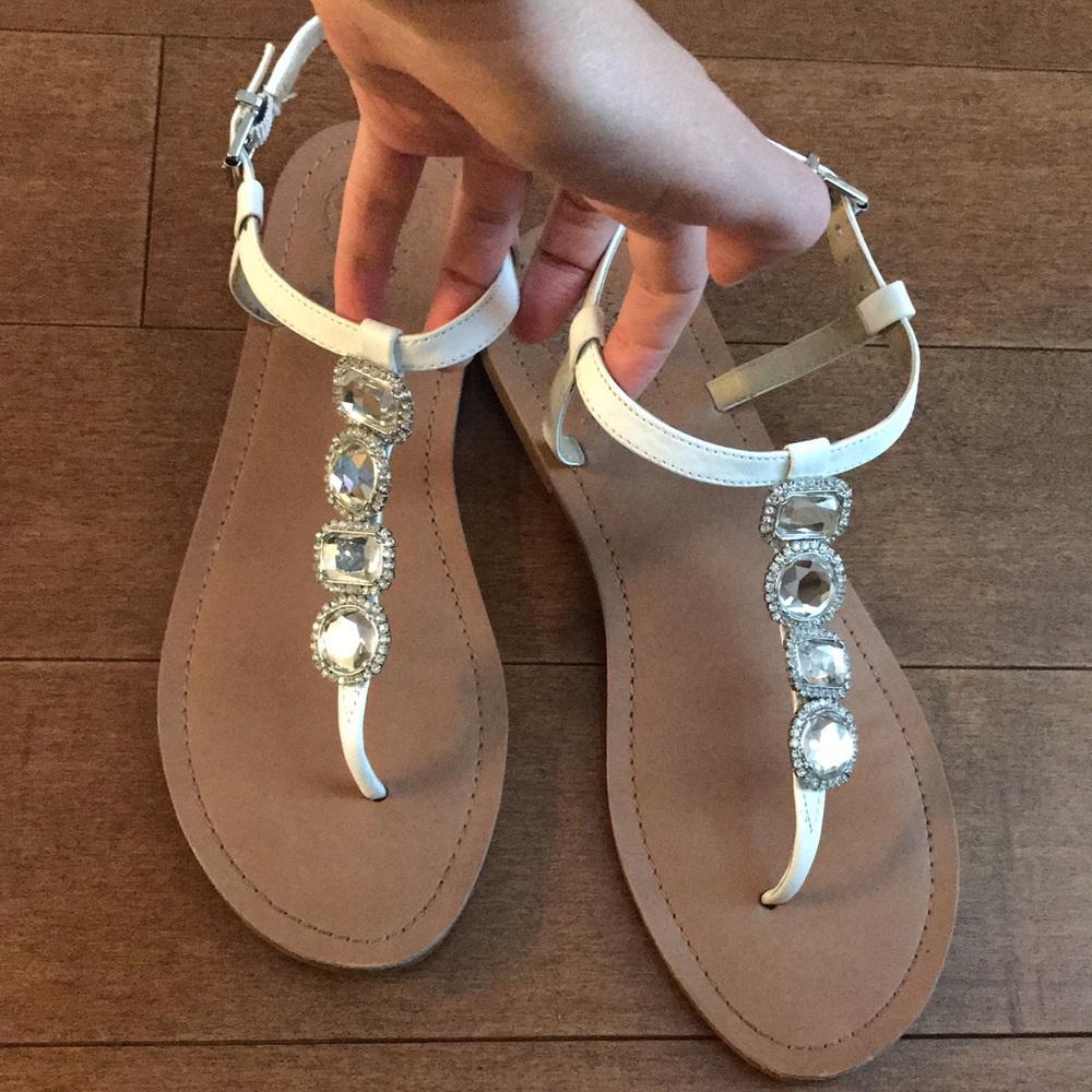 VINCE CAMUTO sandals 🌼