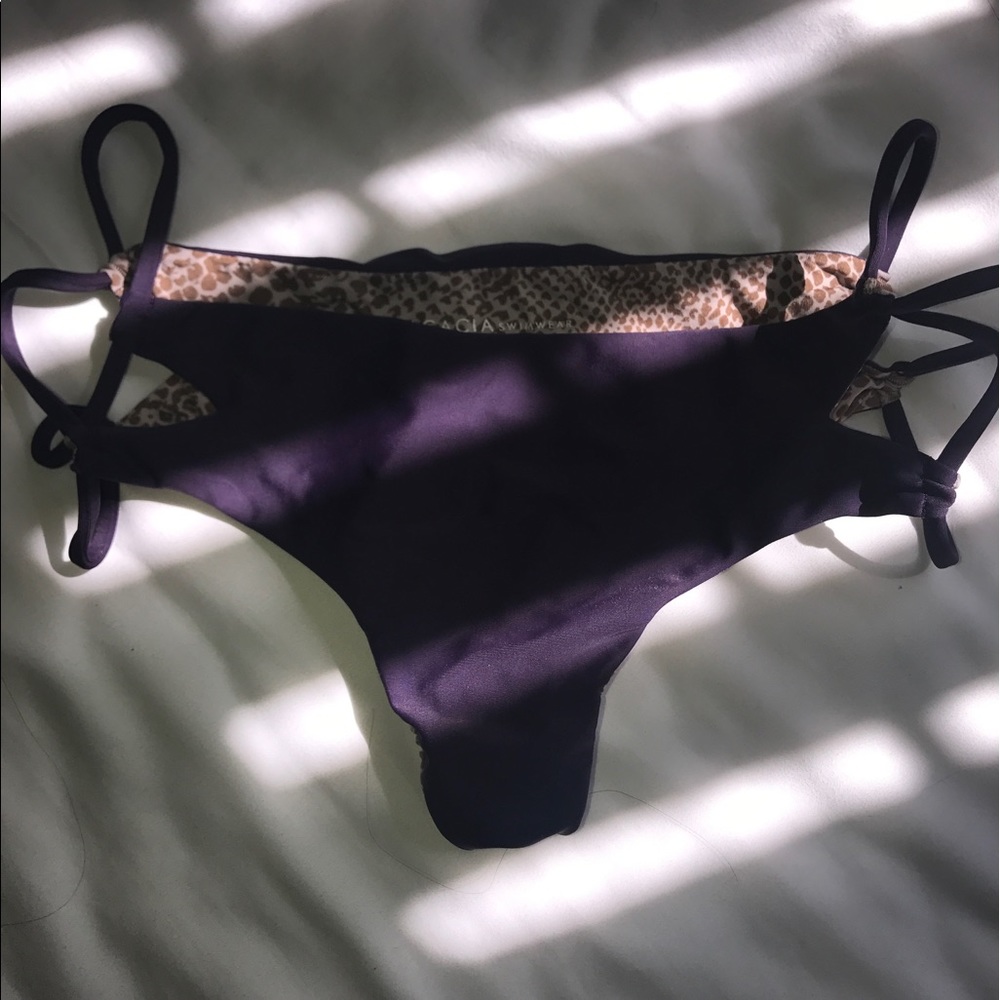 ACACIA kauai bottoms in M, blackberry