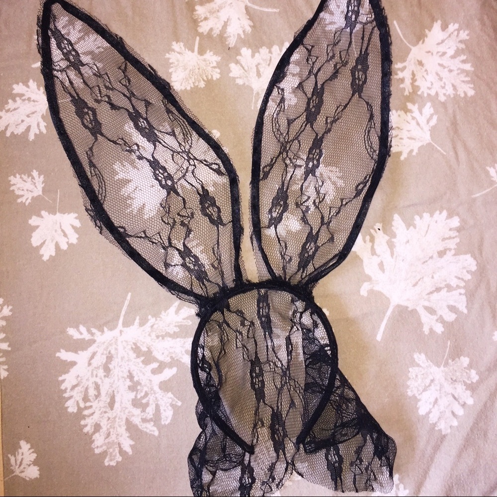 NWT💕Delicate Lace Playmate Bunny Ears Flexible💕 - Picture 3 of 5