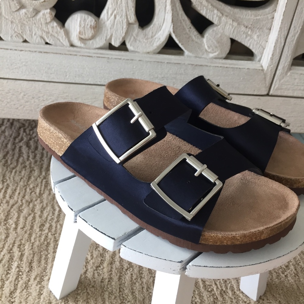 💥ONE LEFT💥 Steve Madden Navy Blue Sandals - Picture 2 of 3