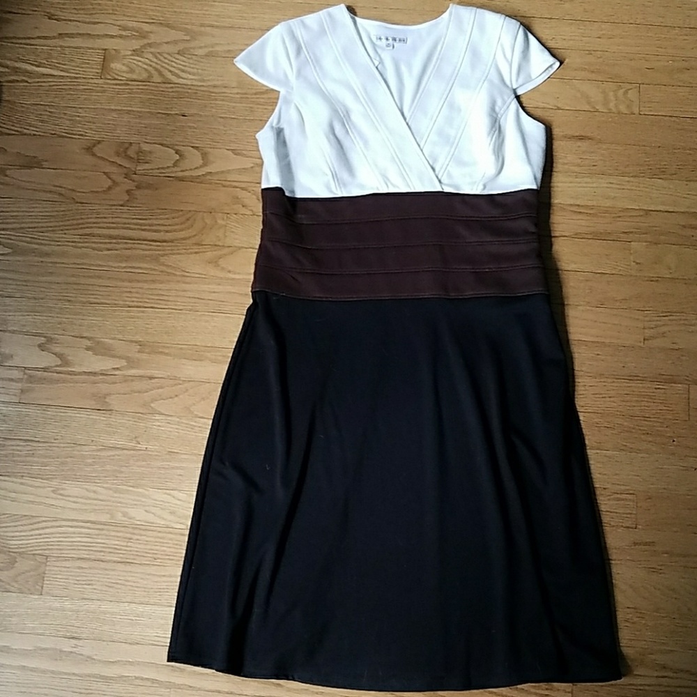 White/Brown/Black capped sleeve dress