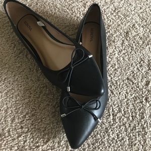 Pointed Toe Black Flats with bow detail