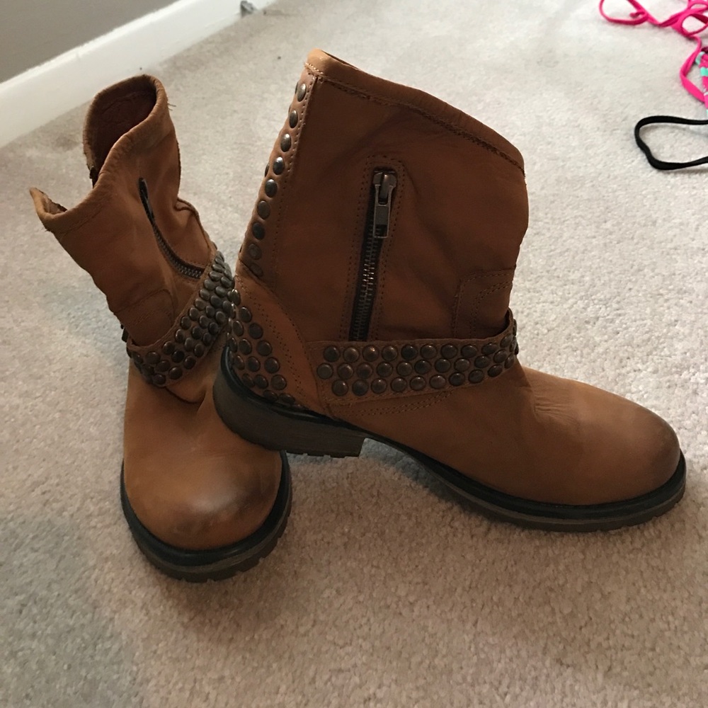 NEW STEVE MADDEN FRAANKIE BROWN STUDDED BOOTS SZ 7