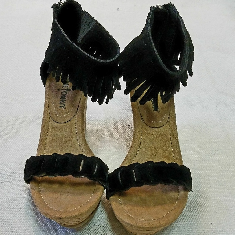 NWOT Minnetonka Wedge Sandals