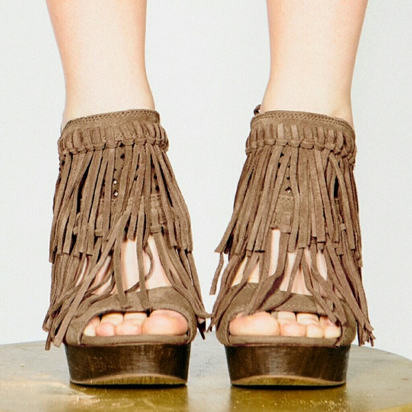 100% Fabulous Boho Suede Fringe Wedge Sandal NIB - Picture 2 of 8