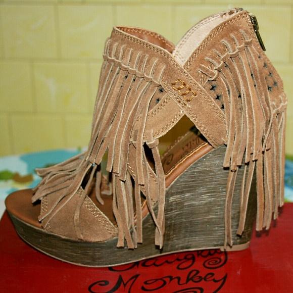 100% Fabulous Boho Suede Fringe Wedge Sandal NIB - Picture 3 of 8