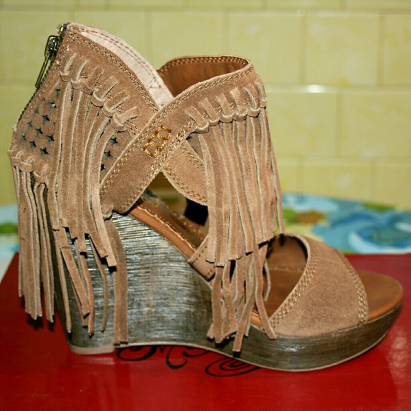 100% Fabulous Boho Suede Fringe Wedge Sandal NIB - Picture 4 of 8