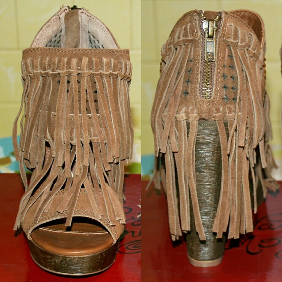 100% Fabulous Boho Suede Fringe Wedge Sandal NIB - Picture 5 of 8