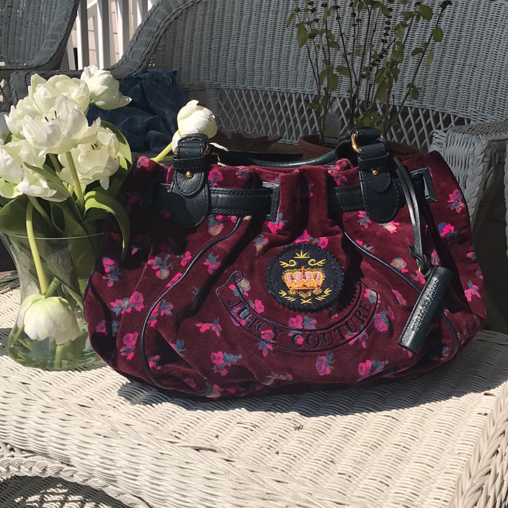 Beautiful juicy couture hobo bag...👜🌺❤️❤️❤️