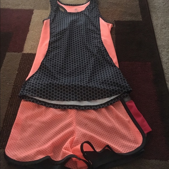 Cute workout outfit! - Picture 1 of 1