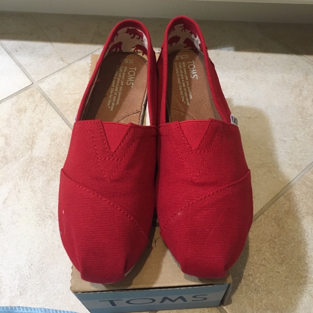 Brand New Red Toms