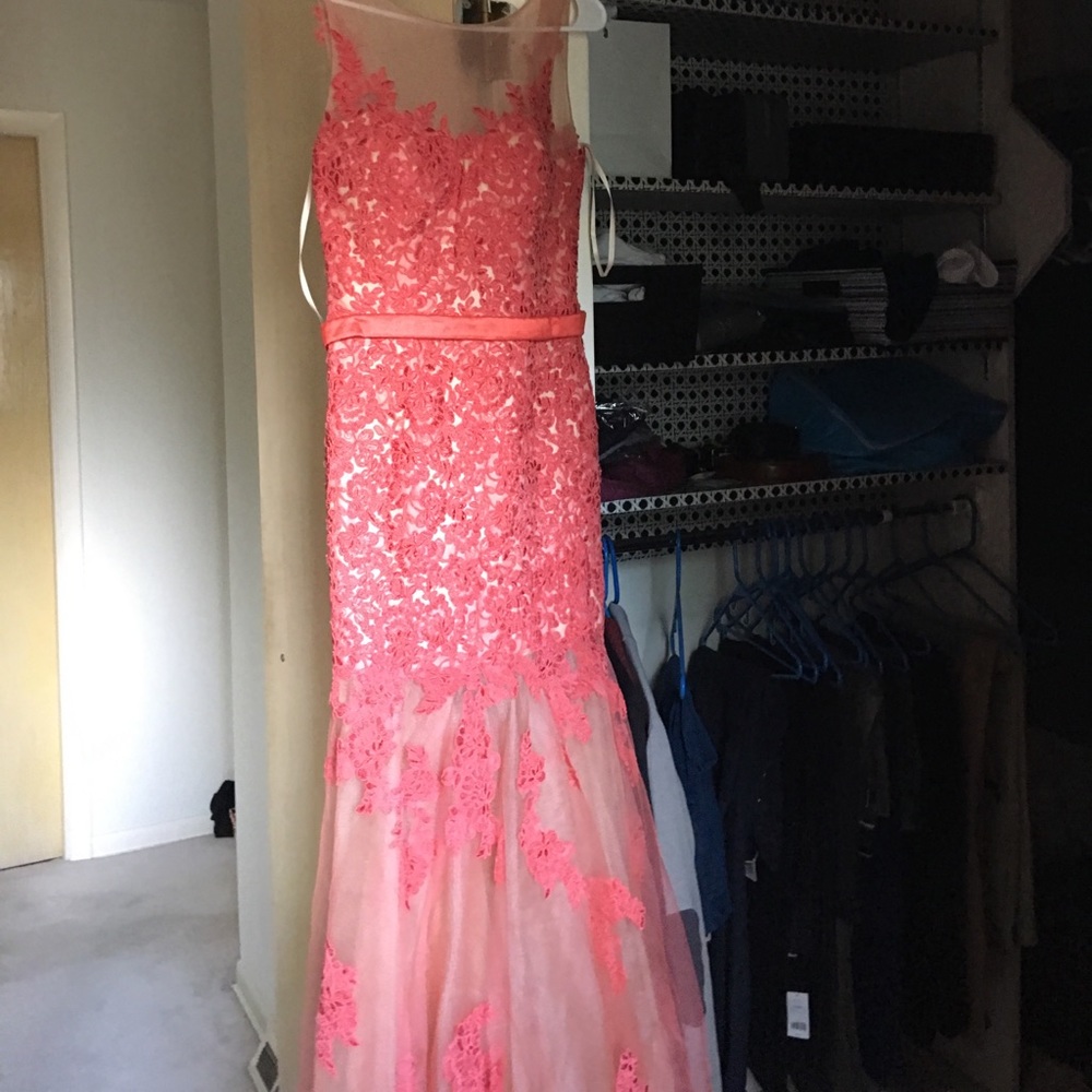 Beautiful la femme dress worn once size 8