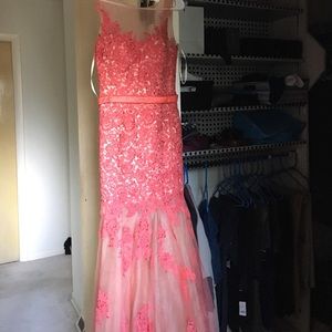 Beautiful la femme dress worn once size 8