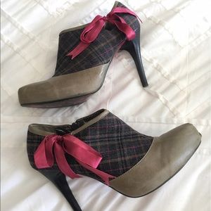 Cute fashion heels with ribbon
