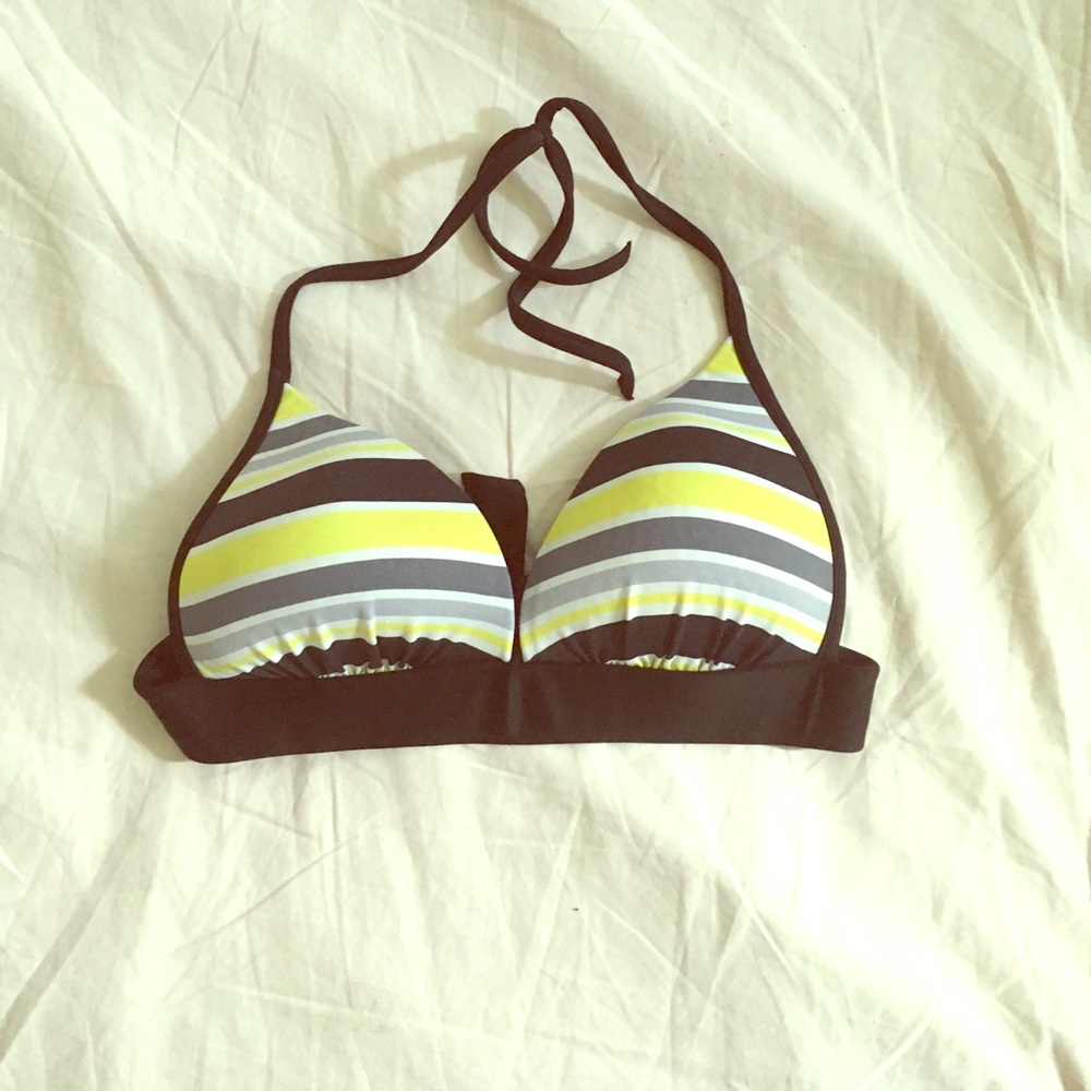 Swimwear top: Leonisa