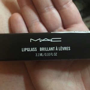 MAC Lipglass explicit