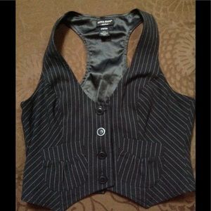 Adorable and flattering Guess vest