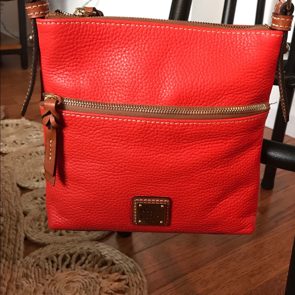 💥FLASH SALE💥Donney and Burke cross body.