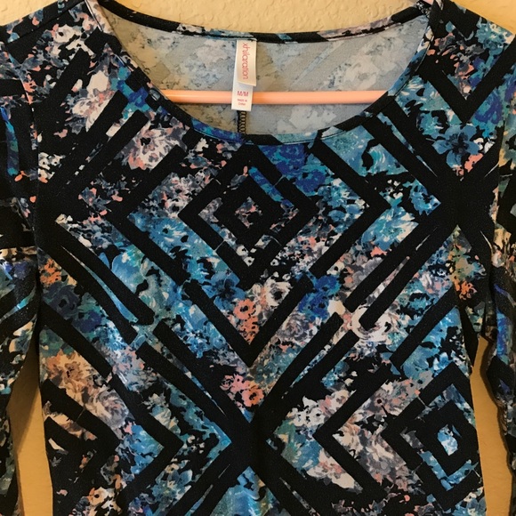 Bodycon Pattern Dress - Picture 3 of 3