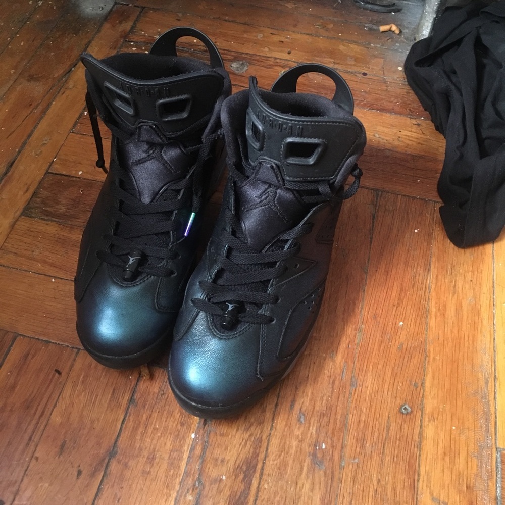 My Jordans 6s size 9 good condition