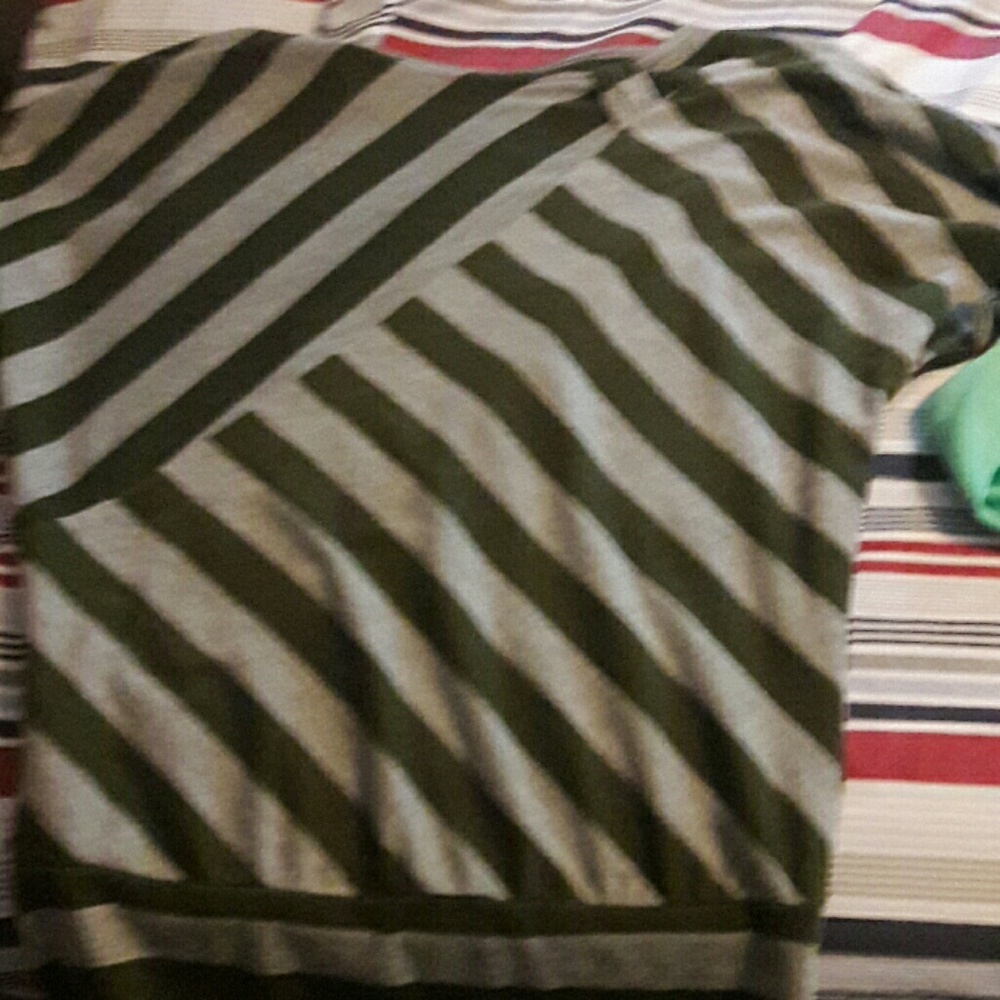 Tops - Picture 2 of 2