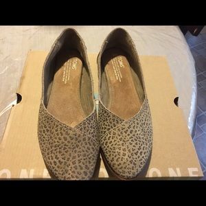 Toms cheetah print flats