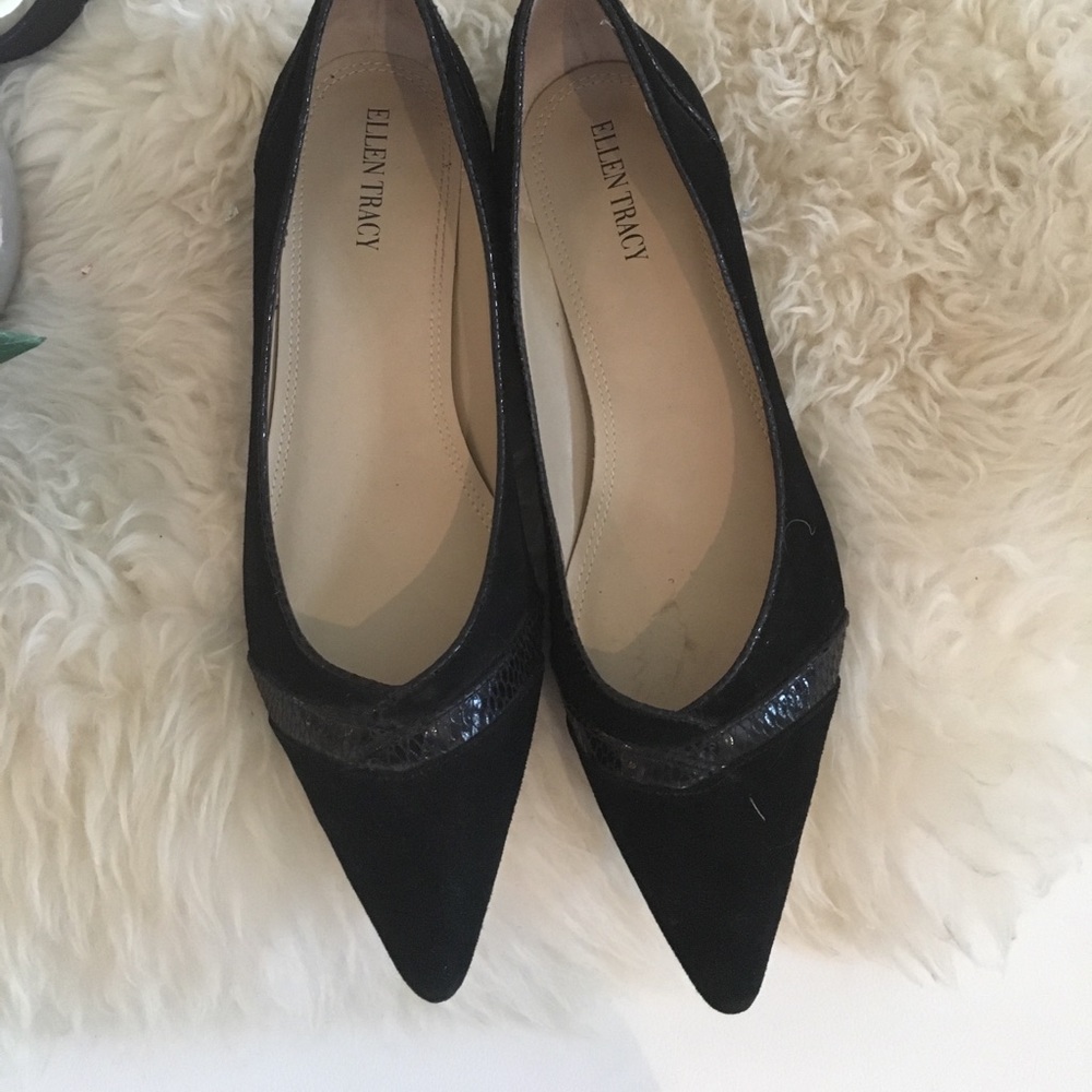 Ellen Tracy low suede heels sz 9M