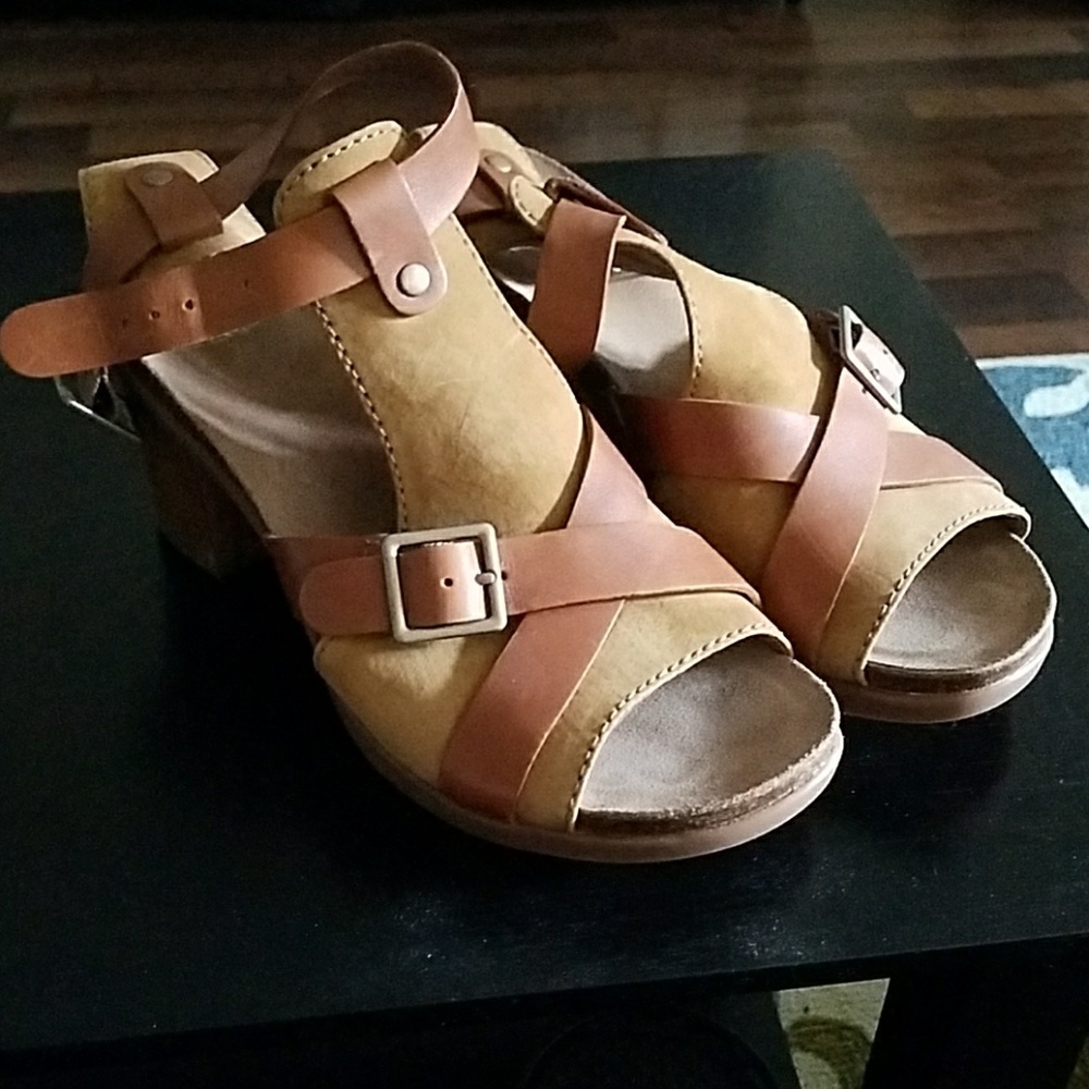 dansko heel sandals